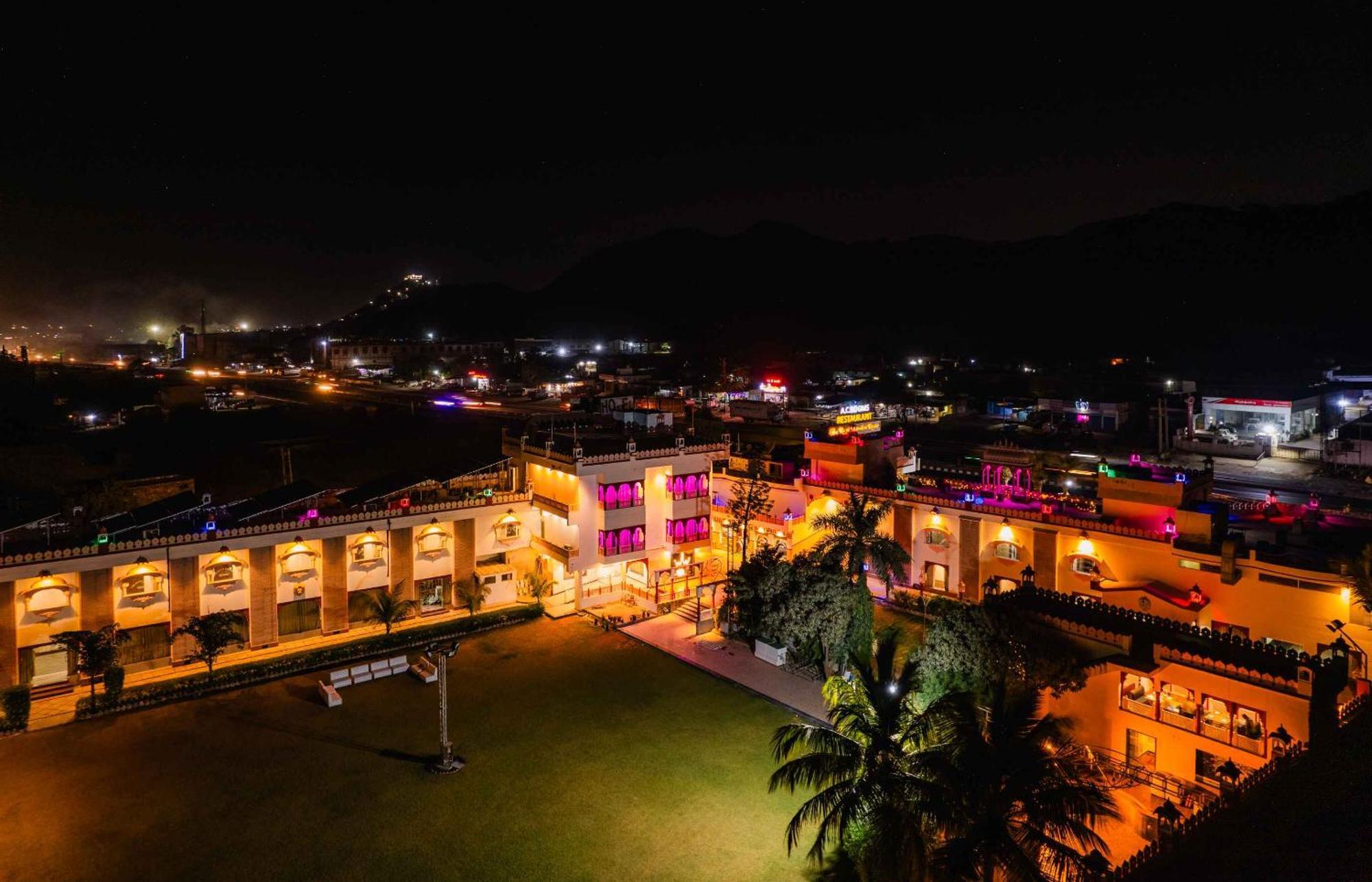 เดอะ รอยัล พาราไดซ์ รีสอร์ต แอนด์ ซอลต์ ยาร์ด Hotel อัจเมอร์ ภายนอก รูปภาพ