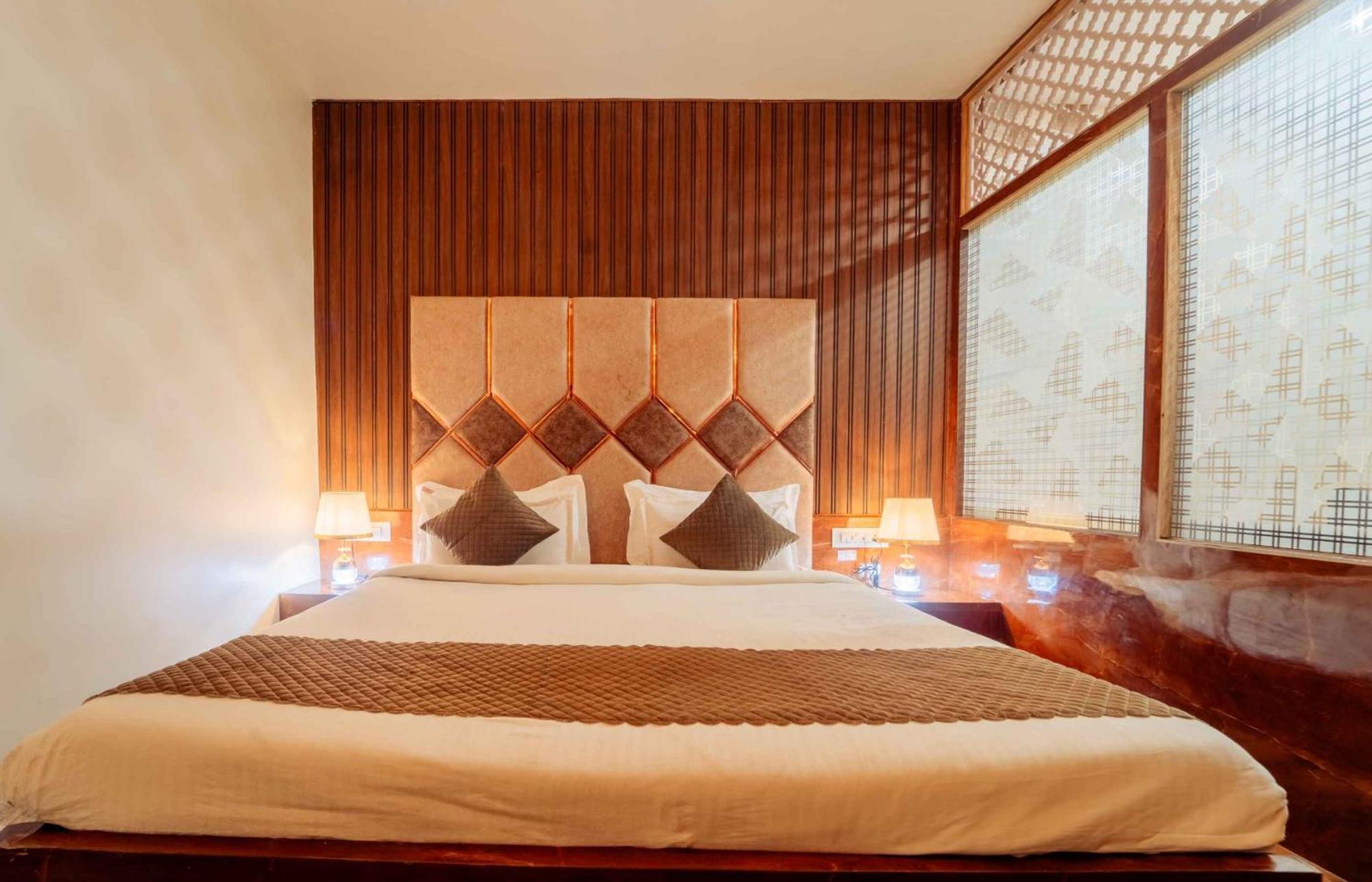 เดอะ รอยัล พาราไดซ์ รีสอร์ต แอนด์ ซอลต์ ยาร์ด Hotel อัจเมอร์ ภายนอก รูปภาพ